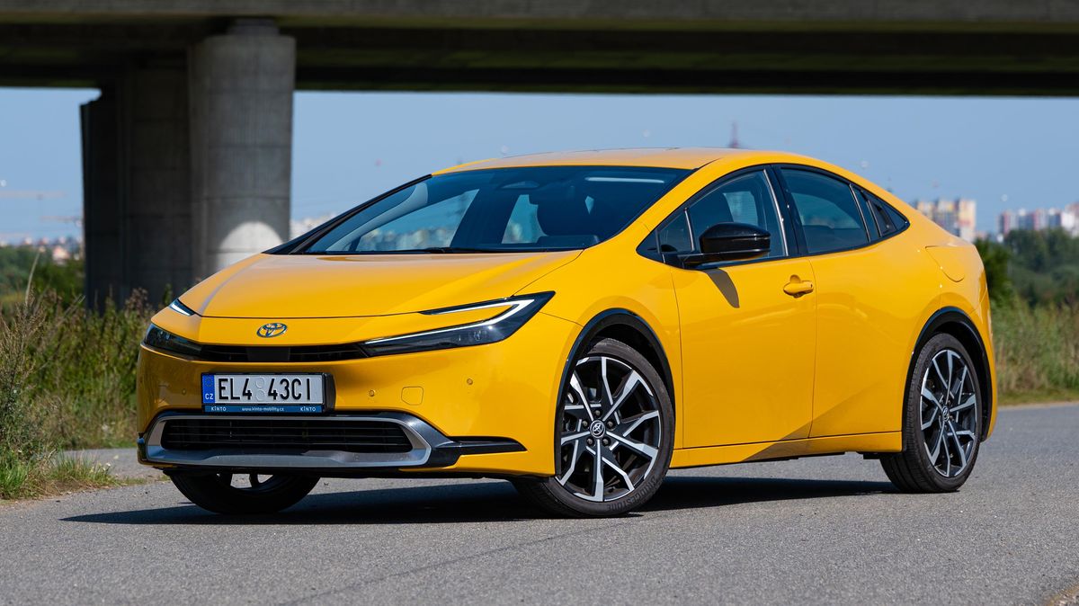 Vypadá jako sporťák, žere jako TDI a ušetří vám přes čtvrt milionu: Loučíme se s dlouhodobě testovanou Toyotou Prius